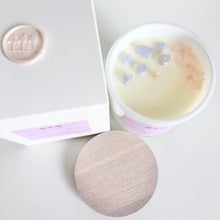Load image into Gallery viewer, Japanese Honeysuckle - Luxe Gem Soy Candle
